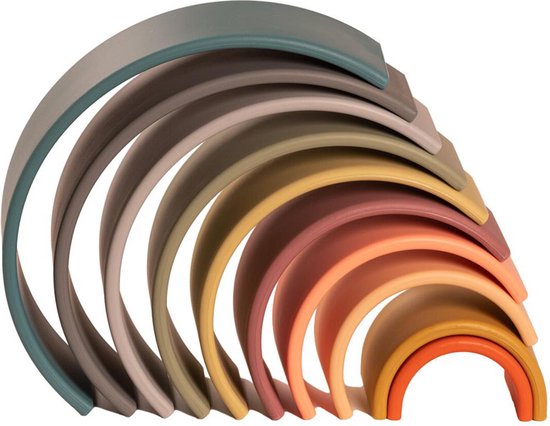 Stapelbare regenboog met 10 bogen in natuurlijke tinten, van rechts naar links: oranje, geel, lichtoranje, oranje, roze, geel, olijfgroen, beige, grijs, groen.
