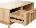 Houten salontafel, open lade met geribbelde voorkant en metalen rails.