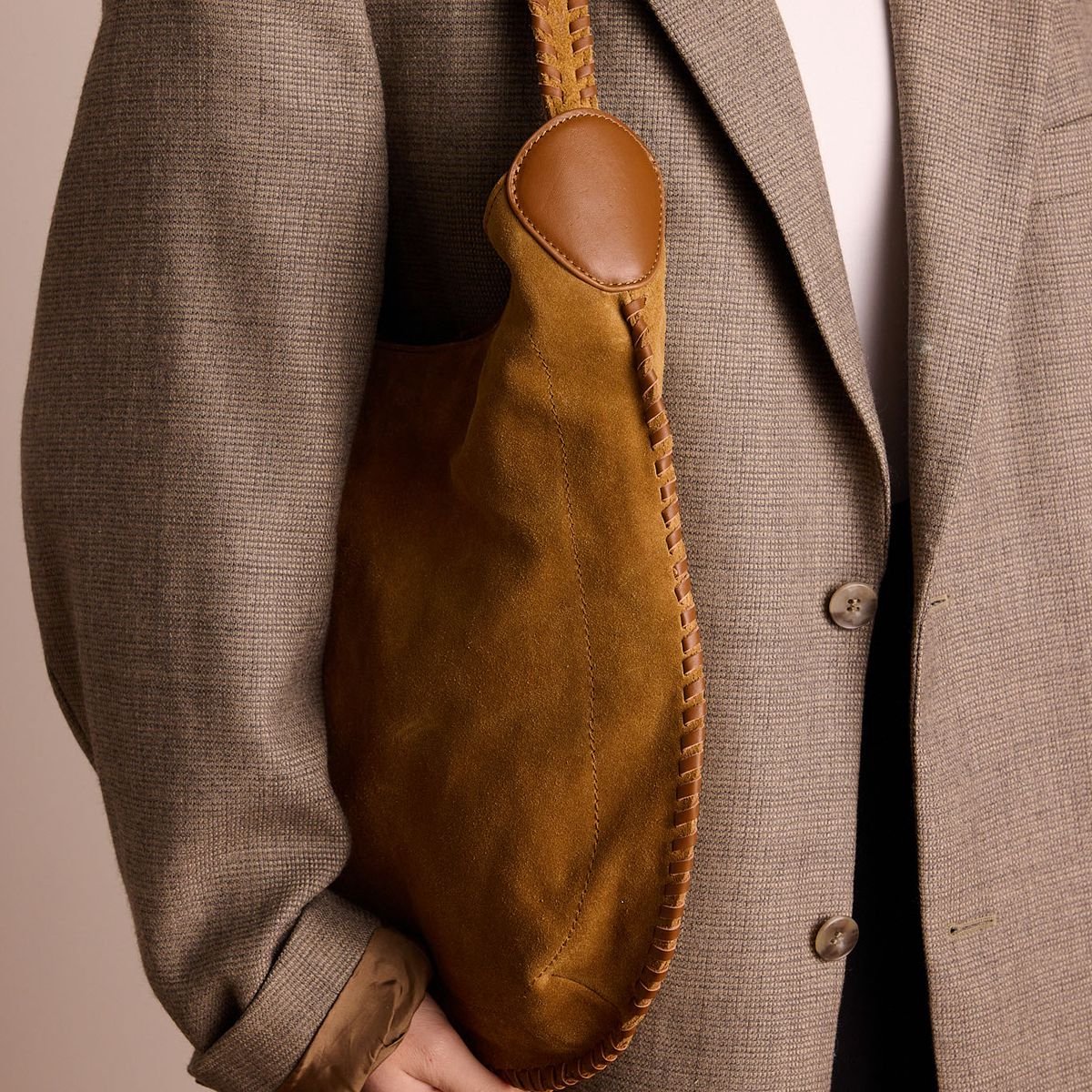 Manfield - Cognac suède handtas met gevlochten details