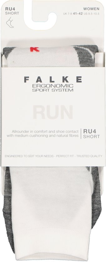 Verpakking van witte Falke RU4 Short sokken met grijze en rode details.