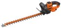 Oranje en zwarte BLACK+DECKER heggenschaar met lange messen.