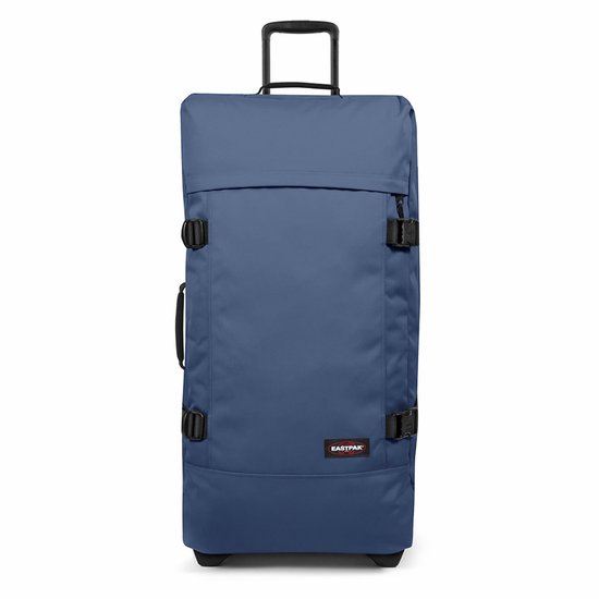 Donkerblauwe Eastpak koffer met zwarte gespen en handvatten, trolleysysteem en wielen.