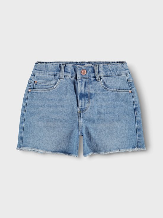 Lichtblauwe spijkerbroekshorts met rafelige zoom.