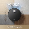 Zwarte robotstofzuiger met 20.000 Pa zuigkracht op verschillende vloeren.