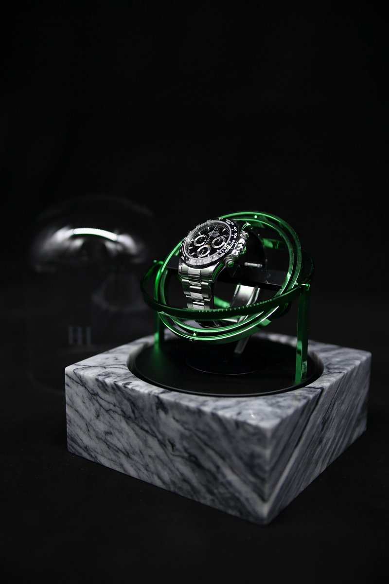 Tourbillon horlogeopwinder in grijs Emperador marmer en groen stalen ringen - Elbrus Horology - Gyrowinder Orbit Watch Winder