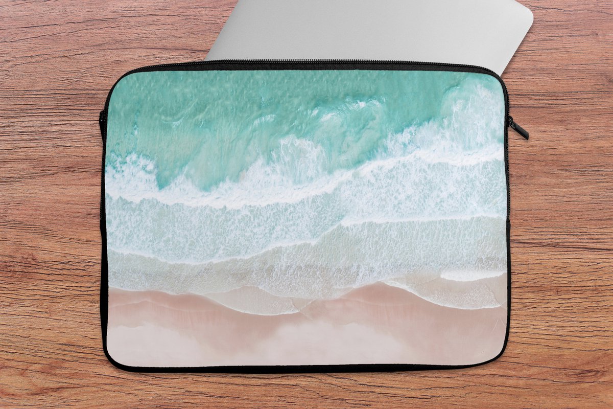 Laptophoes 14 inch - Zee - Strand - Blauw - Natuur - Laptop sleeve - Binnenmaat 33x23 cm - Zwarte achterkant