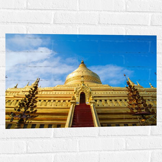 Muursticker - Vooraanzicht van Gouden Shwezigon Pagoda Tempel in Myanmar - 75x50 cm Foto op Muursticker