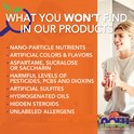 Vrouw lacht en houdt flesje vast. Tekst: 'Wat je niet vindt in onze producten' met opsomming van ingrediënten.