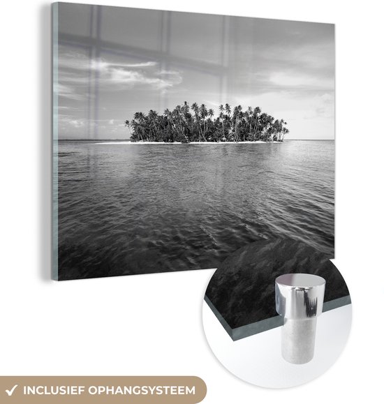 MuchoWow® Glasschilderij 160x120 cm - Schilderij acrylglas - Tropisch eiland met helder water - zwart wit - Foto op glas - Schilderijen