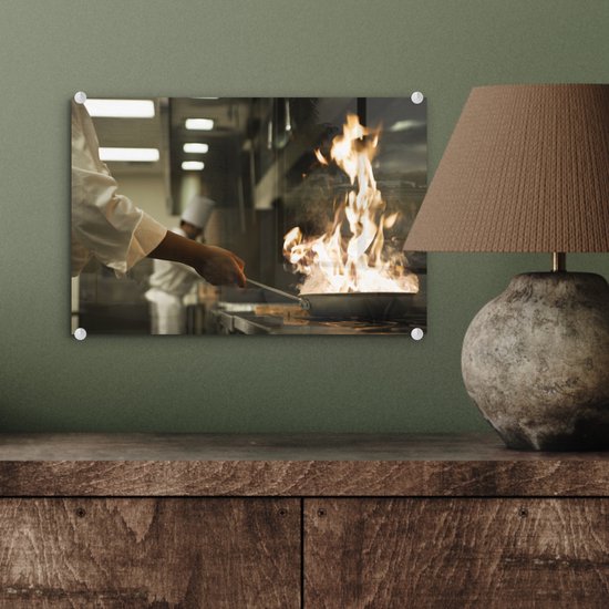 MuchoWow® Peinture sur Verre - Kok tenant une poêle brûlante - 30x20 cm - Peintures sur Verre Acrylique - Photo sur Glas