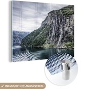 MuchoWow® Glasschilderij 80x60 cm - Schilderij acrylglas - De zeven zusters waterval bij Geirangerfjord in Noorwegen - Foto op glas - Schilderijen