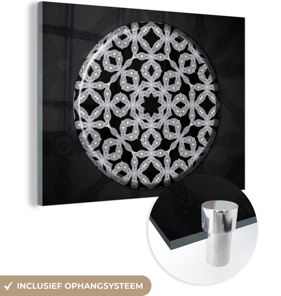 MuchoWow® Glasschilderij 80x60 cm - Schilderij acrylglas - Zwart wit mandala van macramé - Foto op glas - Schilderijen