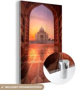 MuchoWow® Glasschilderij 40x60 cm - Schilderij acrylglas - Taj Mahal zonsondergang vanaf de hoofdingang - Foto op glas - Schilderijen