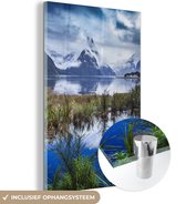 MuchoWow® Glasschilderij 80x120 cm - Schilderij acrylglas - Bergen - Nieuw Zeeland - Water - Foto op glas - Schilderijen