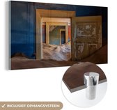 MuchoWow® Glasschilderij 120x60 cm - Schilderij acrylglas - Blauw - Deur - Zand - Woestijn - Foto op glas - Schilderijen