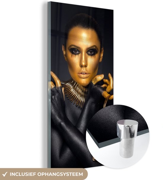 Glasschilderij vrouw - Goud - Verf - Luxe - Zwart - Schilderij glas - Foto op glas - Woonkamer - 60x120 cm - Wanddecoratie glas - Slaapkamer decoratie - Muurdecoratie - Glasplaat