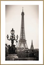 JUNIQE - Poster met kunststof lijst Eiffel Tower -30x45 /Grijs & Wit