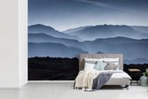 Behang - Fotobehang Zwart-wit foto van silhouetten van de bergen in IJsland - Breedte 420 cm x hoogte 280 cm