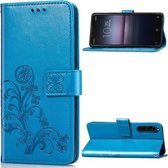 Voor Sony Xperia 1 II vierbladige sluiting reliëf gesp PU lederen tas met lanyard & kaartsleuf & portemonnee & houder (blauw)