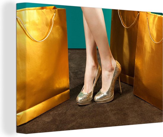 Monarch output Gemeenten Canvas Schilderij Vrouw draagt gouden schoenen met hoge hakken - 60x40 cm -  Wanddecoratie | bol.com