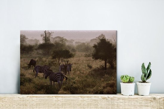 Mistige ochtend in het Krugerpark in Zuid-Afrika Canvas 140x90 cm - Foto print op Canvas schilderij (Wanddecoratie woonkamer / slaapkamer)