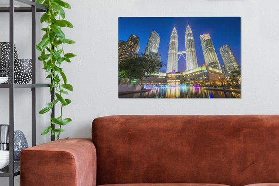 Les Tours Petronas illuminées en soirée Toile 60x40 cm - Tirage photo sur toile (Décoration murale salon / chambre)