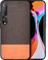 Xiaomi Mi 10 Pro Hoesje - Mobigear - Fabric Serie - Hard Kunststof Backcover - Bruin - Hoesje Geschikt Voor Xiaomi Mi 10 Pro