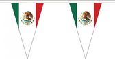 Les pays du Mexique pointent des drapeaux à 5 mètres