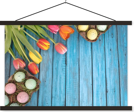 Posterhanger incl. Poster - Schoolplaat - Paaseieren en kleurrijke tulpen tijdens Pasen op een houten ondergrond - 150x100 cm - Zwarte latten