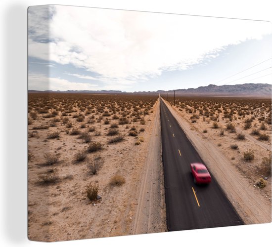 Canvas schilderij 160x120 cm - Wanddecoratie Luxe rode auto rijdt over Route 66 in California - Muurdecoratie woonkamer - Slaapkamer decoratie - Kamer accessoires - Schilderijen