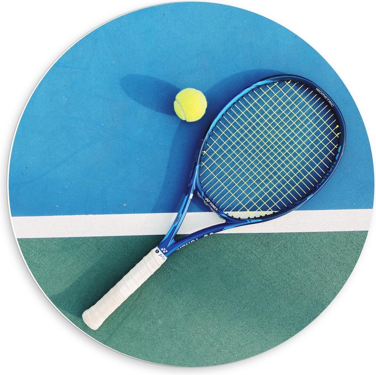 Forex Wandcirkel - Tennisracket met Tennisbal - 60x60cm Foto op Wandcirkel (met ophangsysteem)