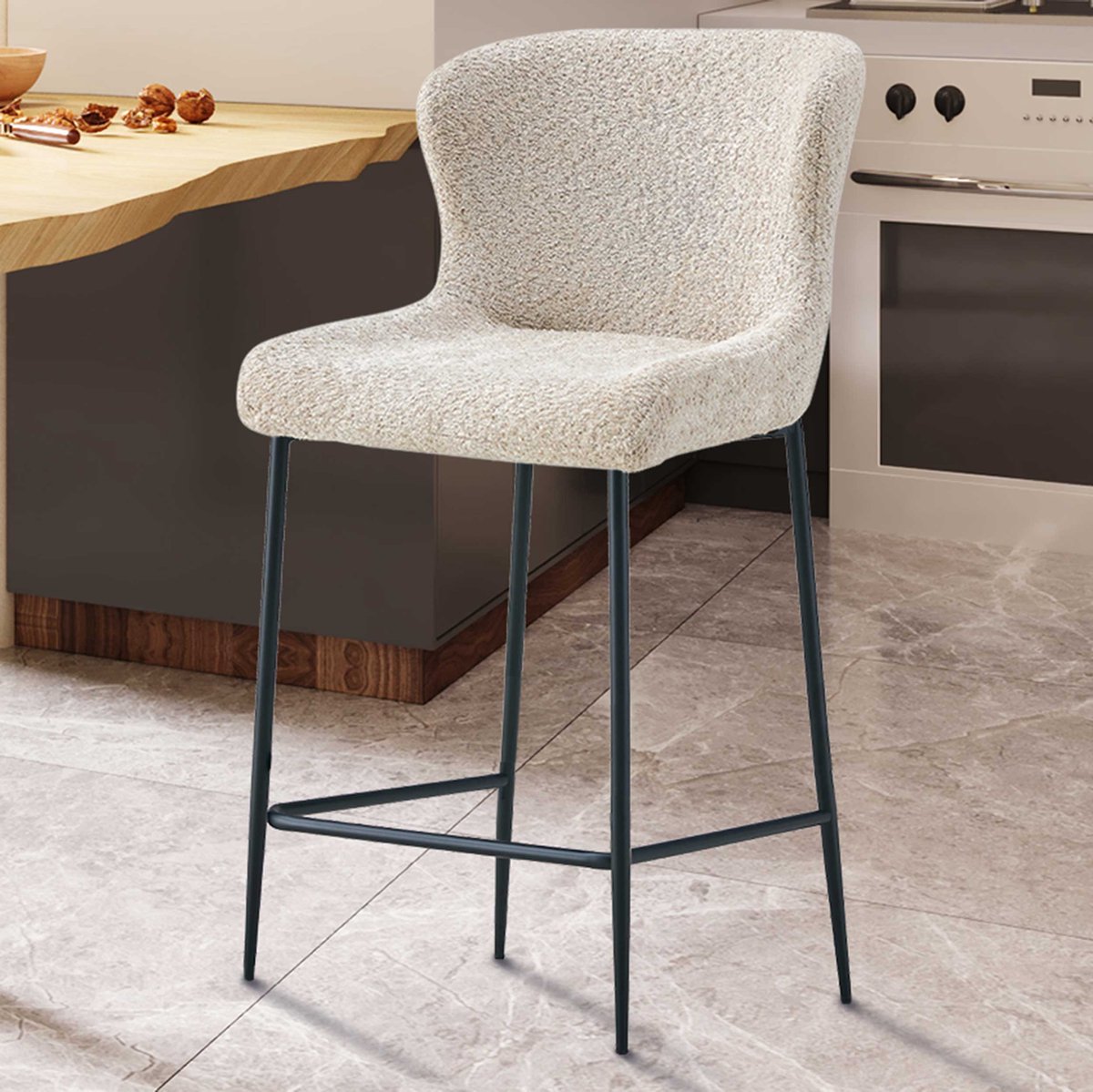 Rousseau Barstoel Lisa Beige – Rousseau – voor keukeneiland - Zithoogte 67 cm – Bouclé – Zwart Metalen Poten