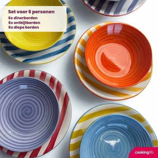 Gestreepte borden en kommen in diverse kleuren: geel, oranje, blauw, paars en rood.