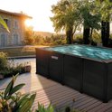 Een grijs Intex zwembad in een achtertuin bij zonsondergang, met ligstoelen op een houten terras.