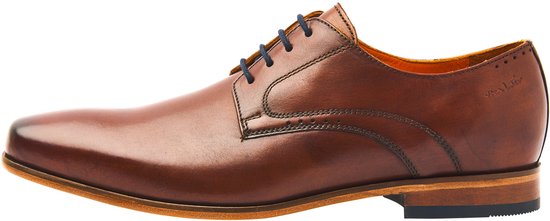 Zijaanzicht van een bruine leren veterschoen met het 'Van Lier' logo in reliëf.
