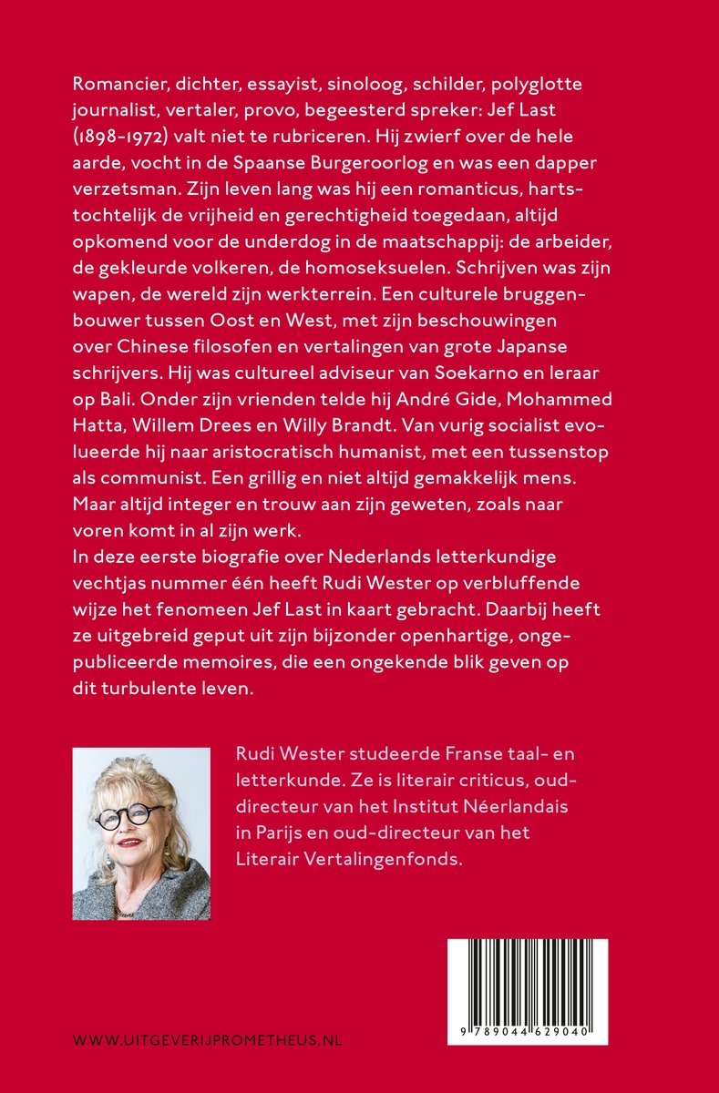 Portret van een vrouw met grijs haar, bril en rode sjaal, met tekst over Jef Last en Rudi Wester.