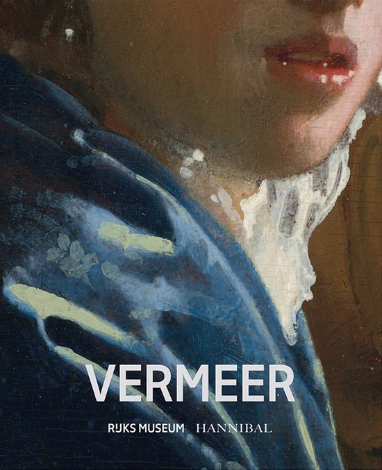 Close-up van een schilderij met blauwe stof en een mond met lippenstift.