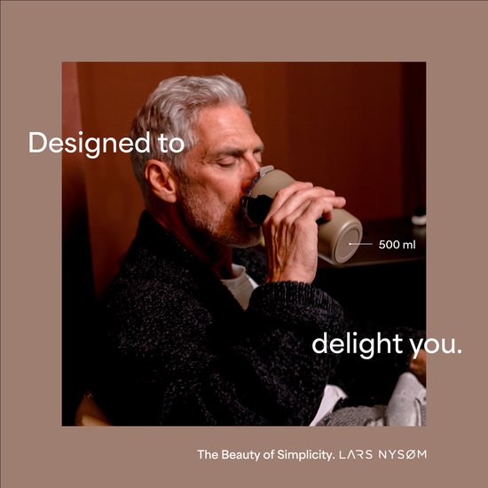 LARS NYSØM - Tasse à Coffee Thermo à emporter 'Rørelse' 500 ml - Sans BPA avec isolation - Avec sangle de transport et couvercle en Tritan - Grège