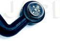 Wit LED breedtelicht met zichtbare LEDs op een zwarte 90-graden houder.
