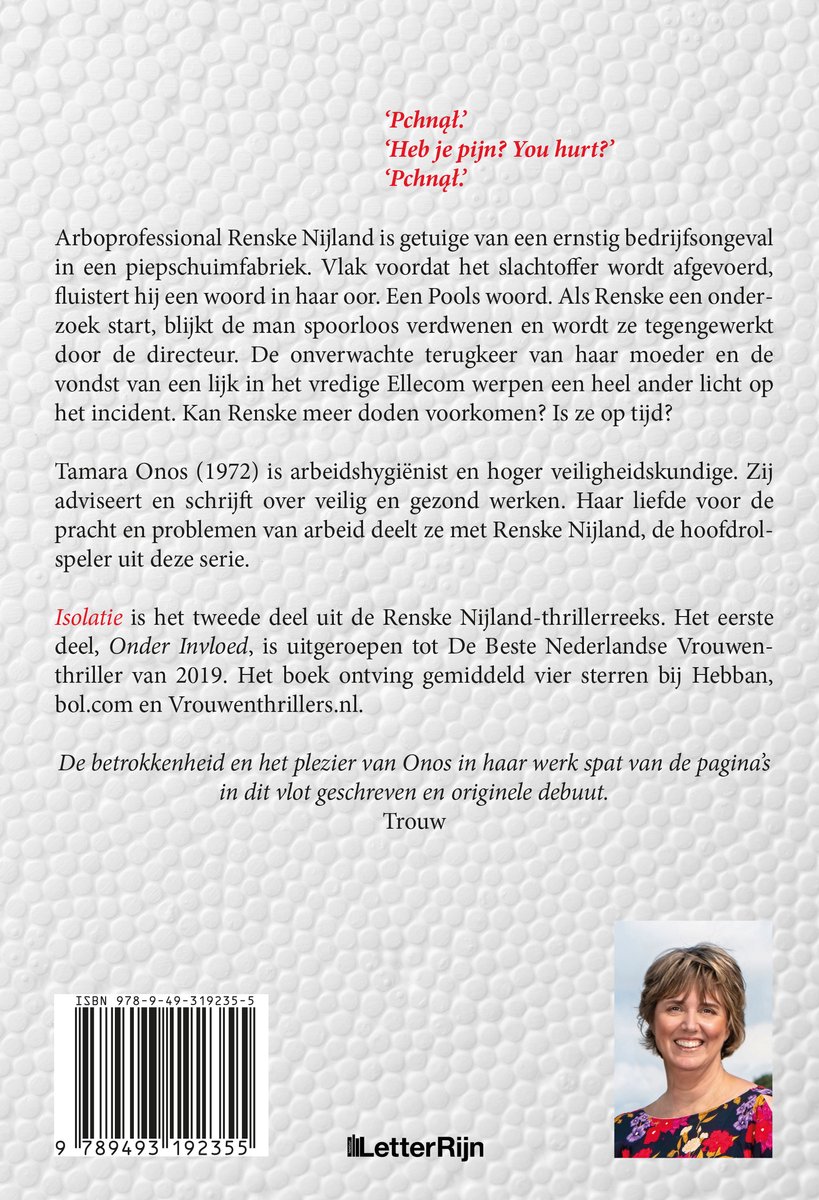Achterkant van een boek. Boven een foto van een lachende vrouw, de titel 'Renske Nijland 2 - Isolatie' en een beschrijving van het boek.