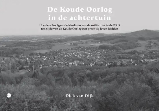 Boekcover met een foto van een dorp in een heuvelachtig landschap, met de titel "De Koude Oorlog in de achtertuin".