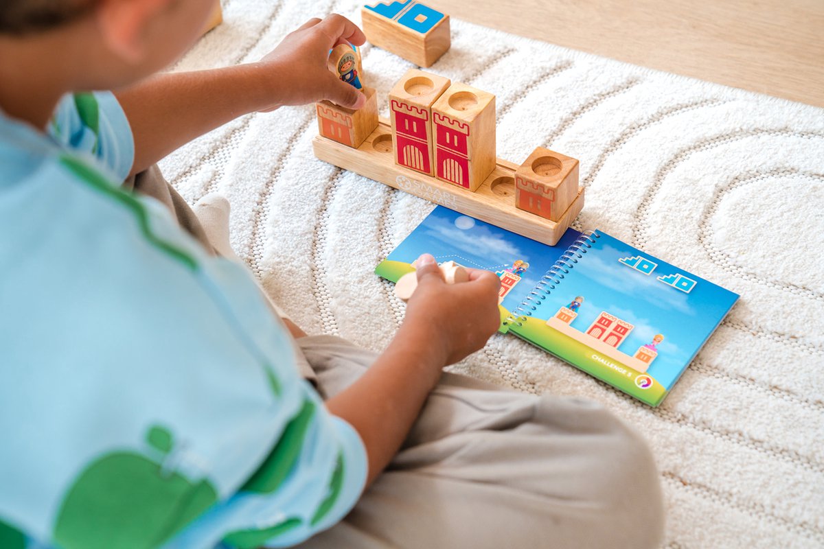 SmartGames Camelot JR. - Houten Logisch Denkspel - 48 Opdrachten - Ruimtelijk Inzicht - Educatief Solospel - Vanaf 4 Jaar — cadeau in Spellen & Speelgoed - foto 4