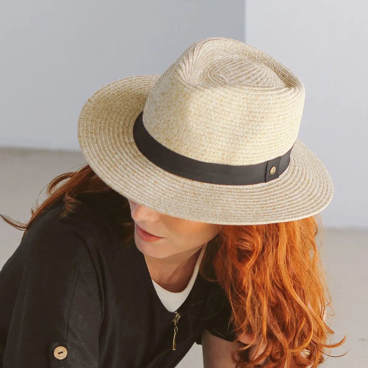 Fiona Fedora Dames Zonnehoed House of Ord UPF50 UV werend Zomerhoed Dames M =58cm Verstelbare maat Maat: M-L: 58 cm Kleur: Taupe Fiona Fedora Dames Zonnehoed House of Ord UPF50 UV werend Zomerhoed Dames M =58cm Verstelbare maat Maat: M-L: 58 cm Kleur: Taupe