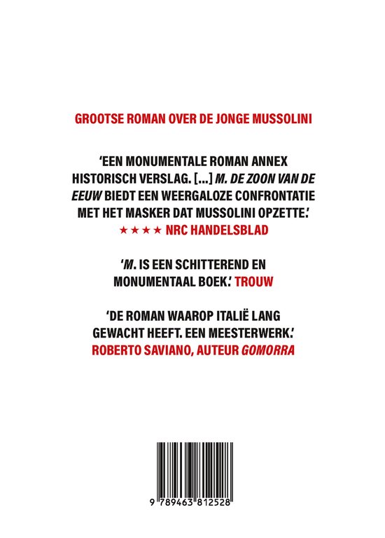 Boek met grote letters: GROOTSE ROMAN OVER DE JONGE MUSSOLINI. Tekst van recensies.