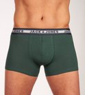 Man met donkergroene Jack & Jones boxershort met blauwe en grijze logo-elastische band.