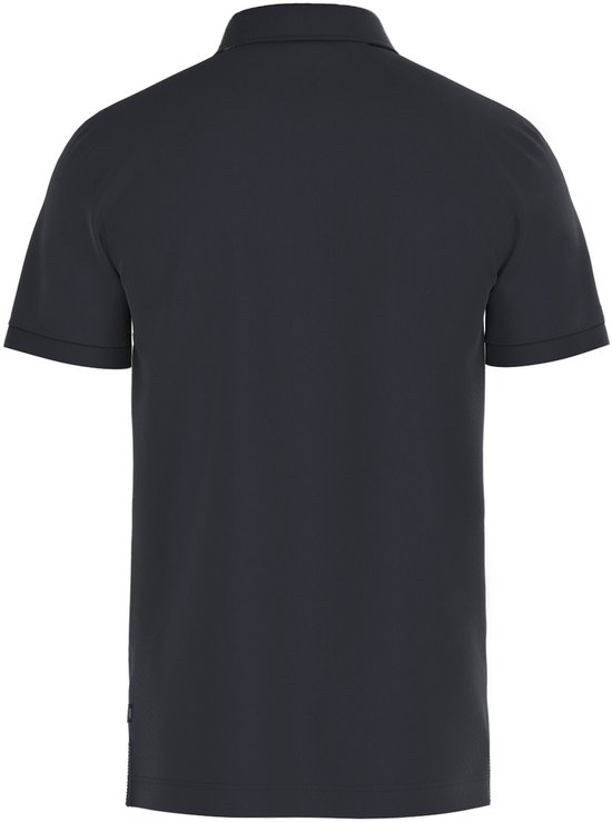 Achterkant van een donkergrijs poloshirt met korte mouwen.