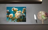 Inductieplaat Beschermer - Witte Rozenstruik in het Zonlicht onder Helderblauwe Lucht - 60x52 cm - 2 mm Dik - Inductie Beschermer van Vinyl