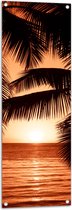 Tuinposter – Bomen - Palmbomen - Zee - Zonsondergang - Oranje - 40x120 cm Foto op Tuinposter (wanddecoratie voor buiten en binnen)