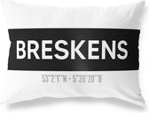 Tuinkussen BRESKENS - ZEELAND met coördinaten - Buitenkussen - Bootkussen - Weerbestendig - Jouw Plaats - Studio216 - Modern - Zwart-Wit - 50x30cm