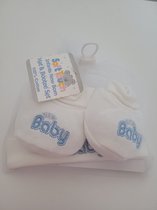 Soft Touch baby cadeau setje van creme slofjes en muts met opdruk New Baby